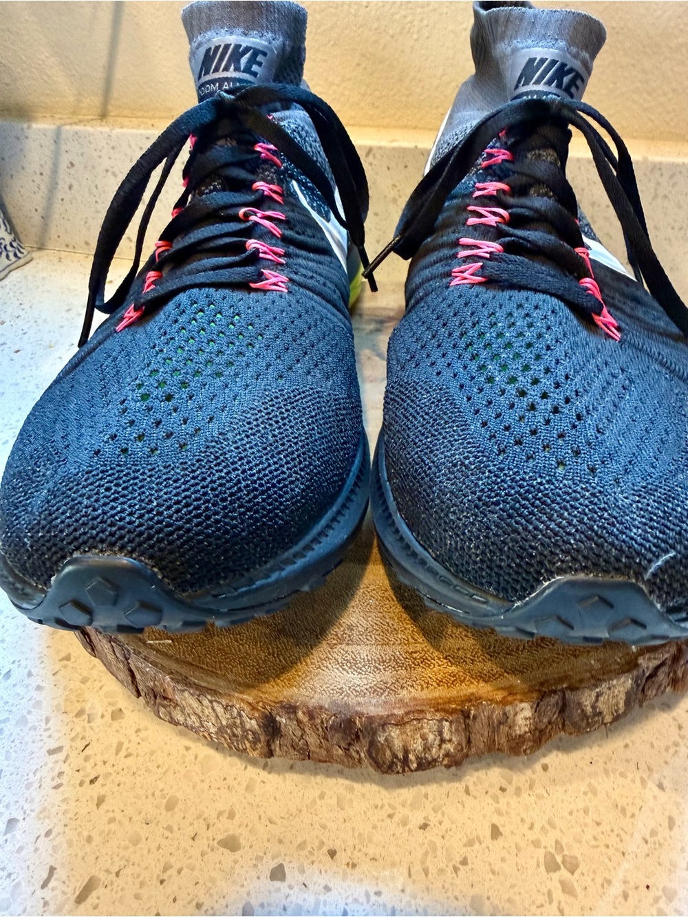 Nike Flyknit Zoom Mid-Top Running Shoe - Picture 4 of 8
